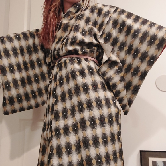 Vintage 30's - 40's geometric Art Deco silk kimono from Japan - Picture 2 of 16